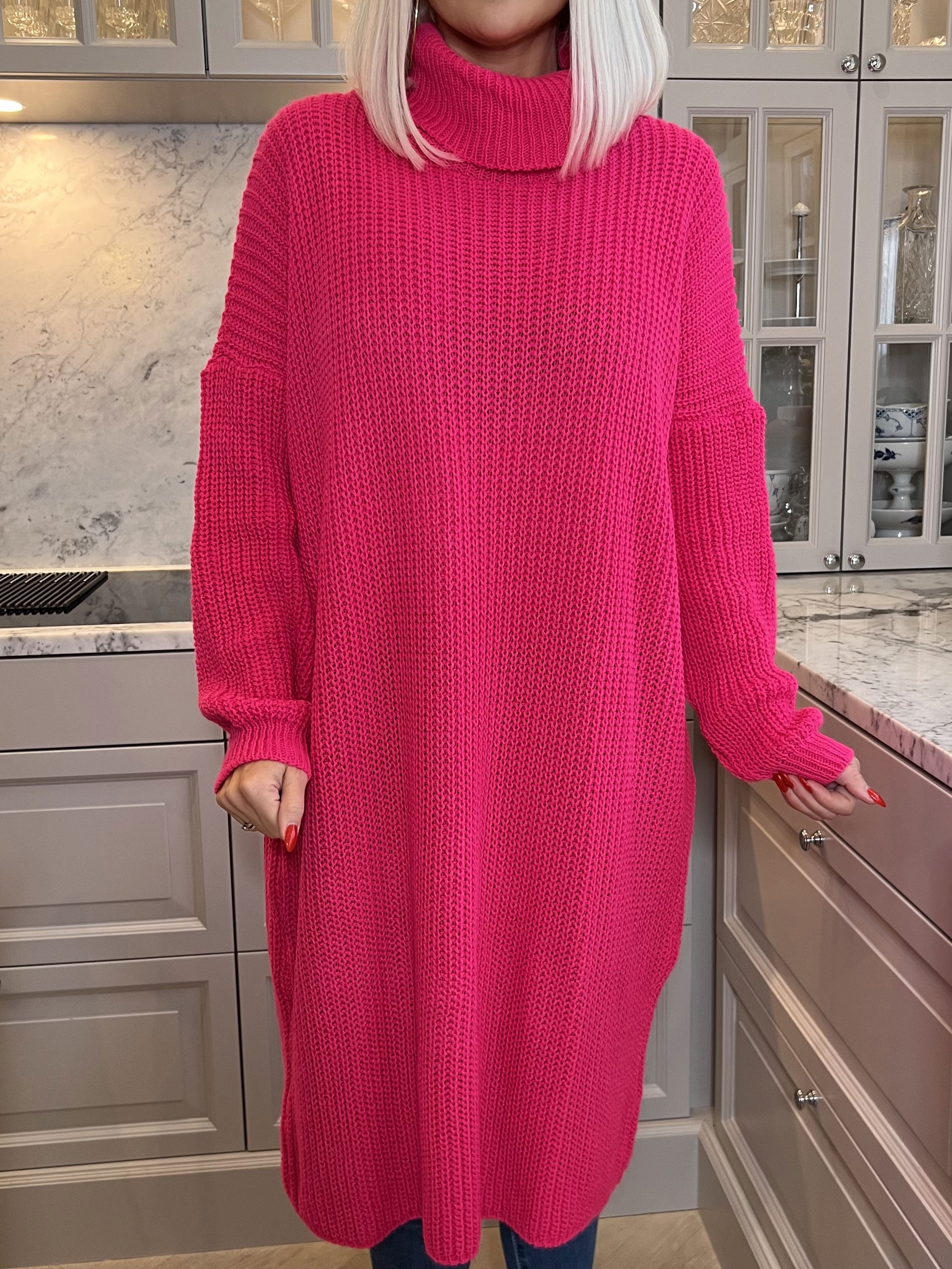 Alice - Dejlig tyk strikkjole med rullekrave